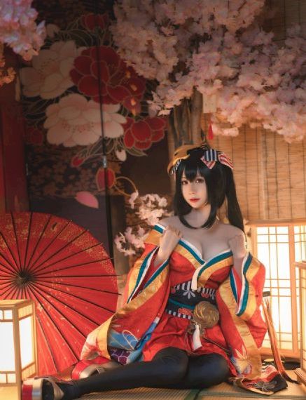 欧美翻领大衣_超清完整版观看
