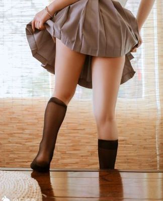 美女自动脱了胸衣_1080P在线视频播放