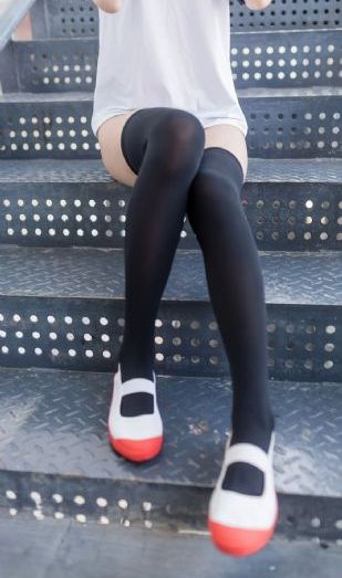日韩丝袜美腿视频写真_免费高清观看