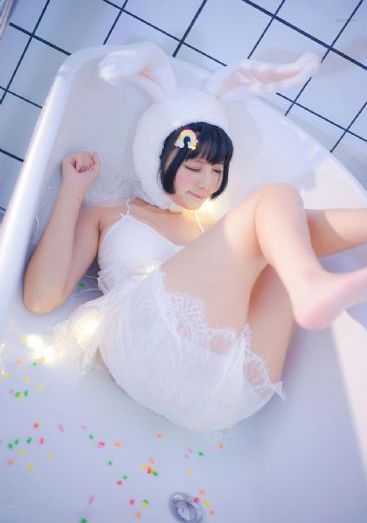 欧美明星运动裤街拍_4K免费高清观看